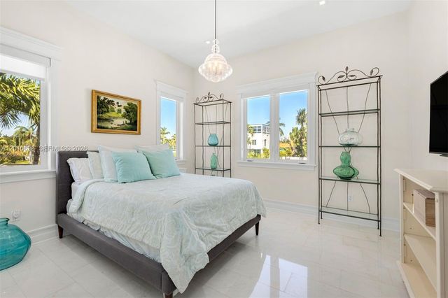 1460 S Treasure Dr, North Bay Village, FL 33141