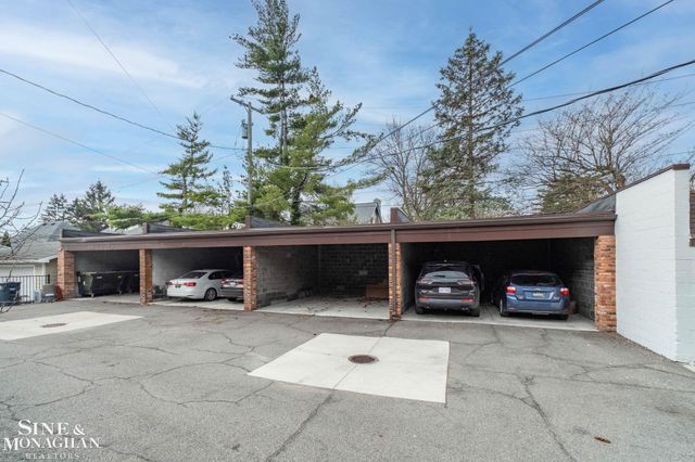 377 Rivard Boulevard, Grosse Pointe, MI 48230