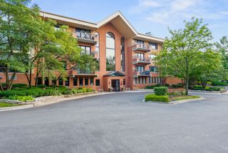 3525 Cass Court 409, Oak Brook, IL 60523