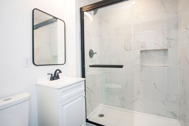 305 College Street, Farmersville, TX 75442