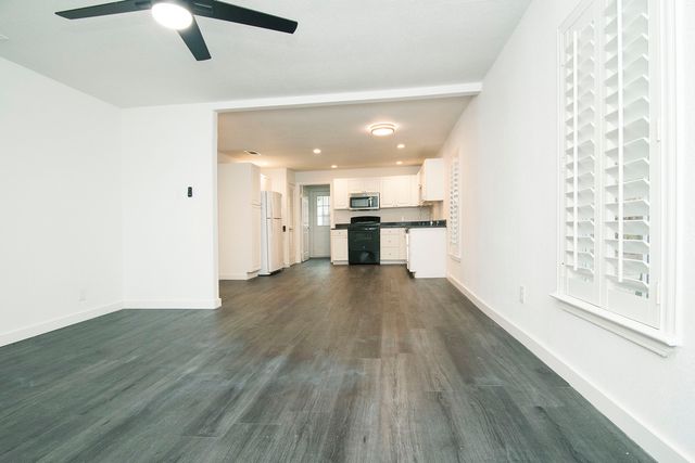 305 College Street, Farmersville, TX 75442