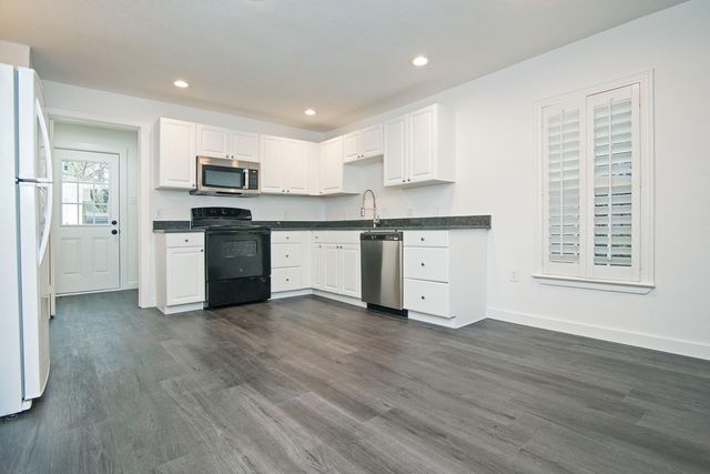 305 College Street, Farmersville, TX 75442