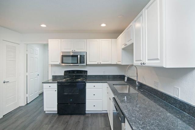 305 College Street, Farmersville, TX 75442