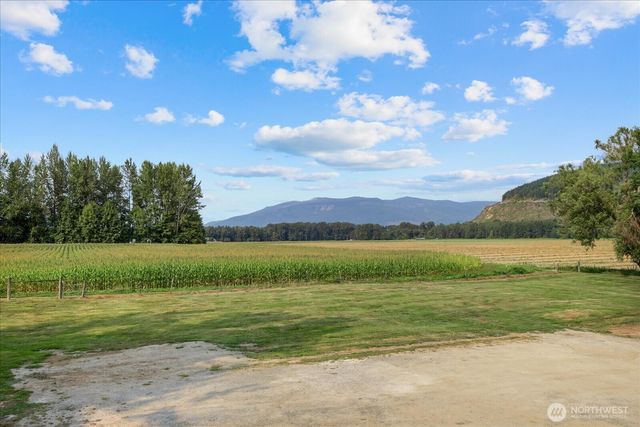 22767 Francis Road, Mount Vernon, WA 98273