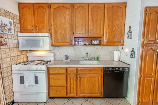 65 Brandon Ave, Wayne Twp., NJ 07470