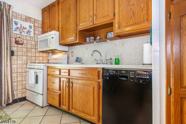 65 Brandon Ave, Wayne Twp., NJ 07470