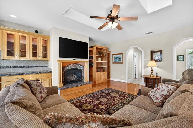 18572 Hummingbird Dr, Penn Valley, CA 95946