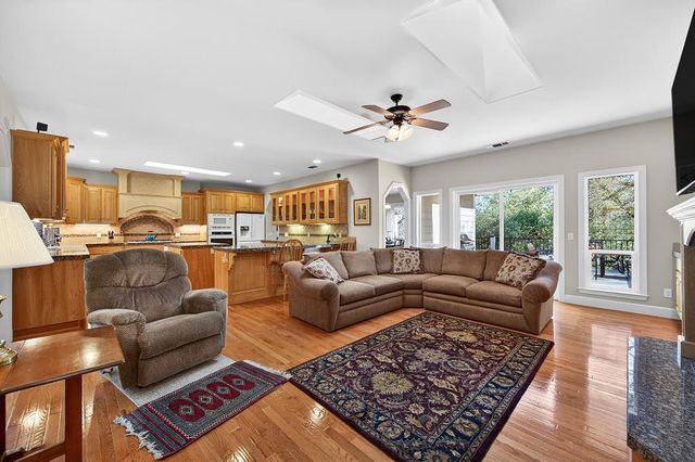 18572 Hummingbird Dr, Penn Valley, CA 95946