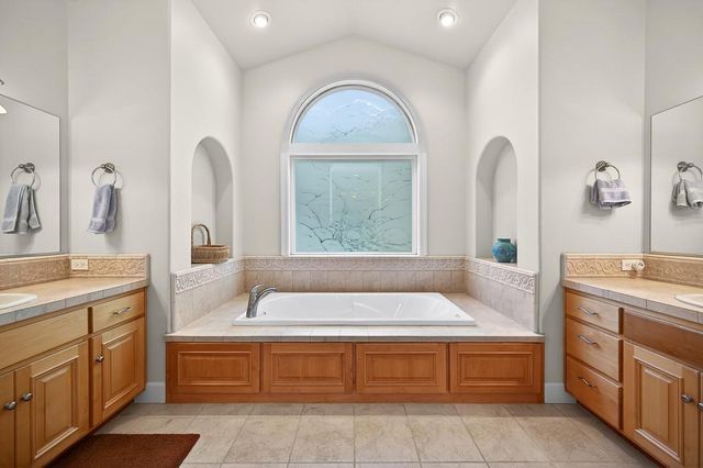 18572 Hummingbird Dr, Penn Valley, CA 95946