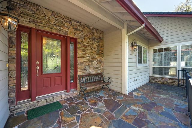 18572 Hummingbird Dr, Penn Valley, CA 95946