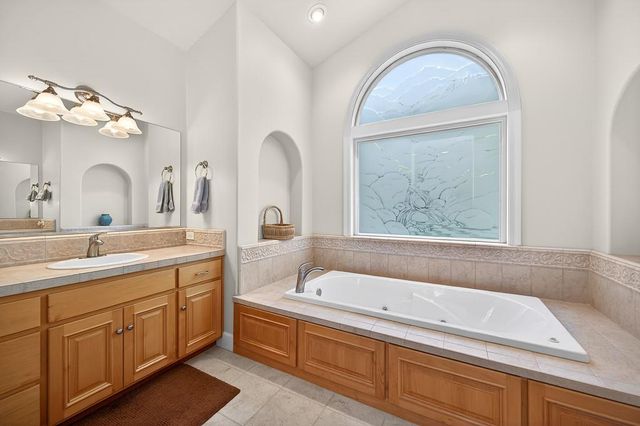 18572 Hummingbird Dr, Penn Valley, CA 95946