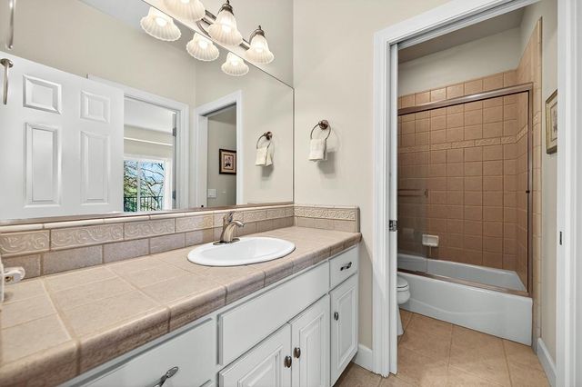 18572 Hummingbird Dr, Penn Valley, CA 95946