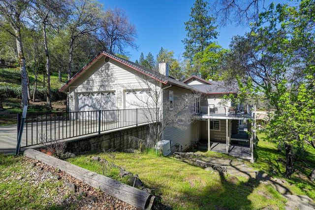 18572 Hummingbird Dr, Penn Valley, CA 95946