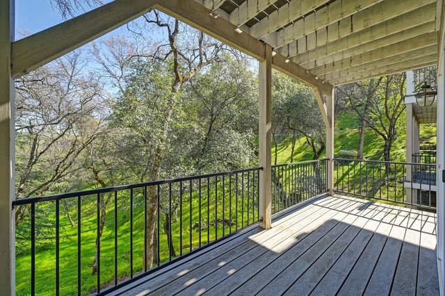 18572 Hummingbird Dr, Penn Valley, CA 95946