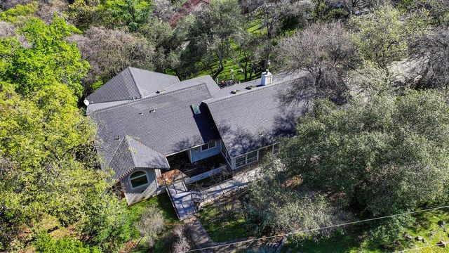 18572 Hummingbird Dr, Penn Valley, CA 95946