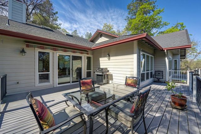 18572 Hummingbird Dr, Penn Valley, CA 95946