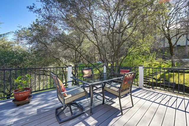 18572 Hummingbird Dr, Penn Valley, CA 95946