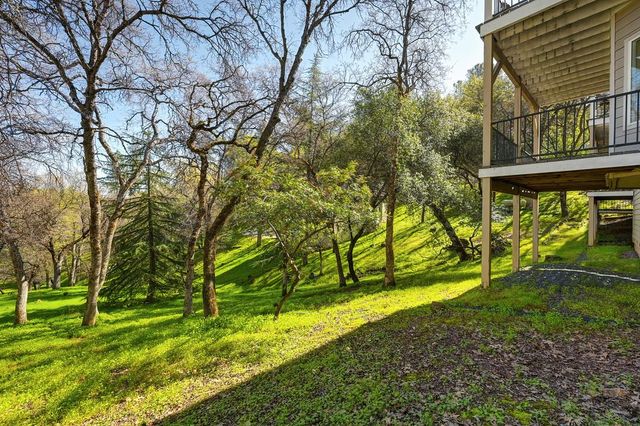 18572 Hummingbird Dr, Penn Valley, CA 95946