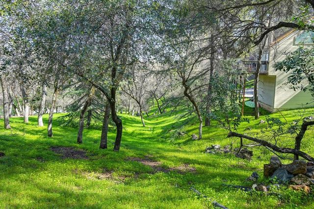 18572 Hummingbird Dr, Penn Valley, CA 95946