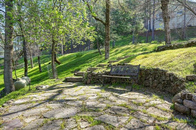 18572 Hummingbird Dr, Penn Valley, CA 95946