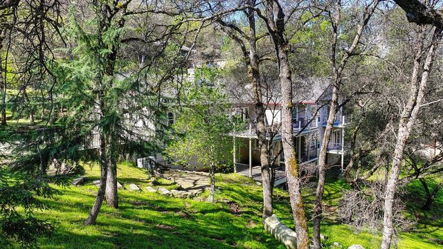 18572 Hummingbird Dr, Penn Valley, CA 95946