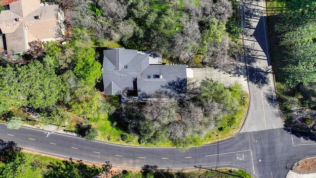 18572 Hummingbird Dr, Penn Valley, CA 95946