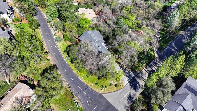 18572 Hummingbird Dr, Penn Valley, CA 95946