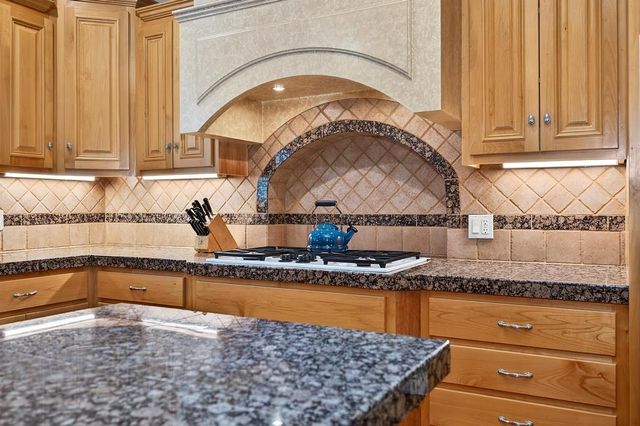 18572 Hummingbird Dr, Penn Valley, CA 95946