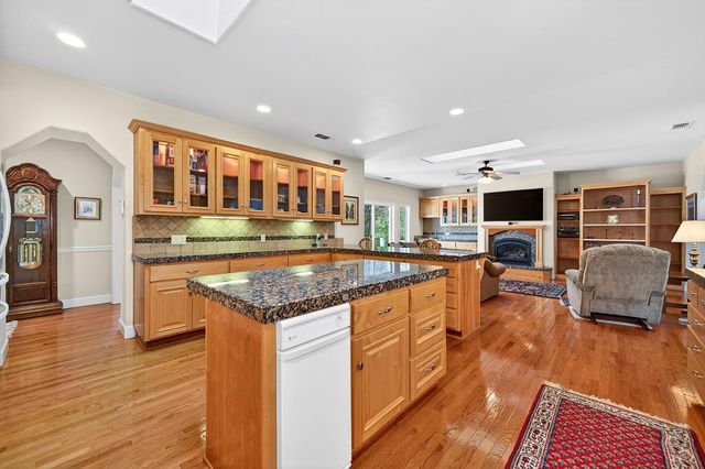 18572 Hummingbird Dr, Penn Valley, CA 95946