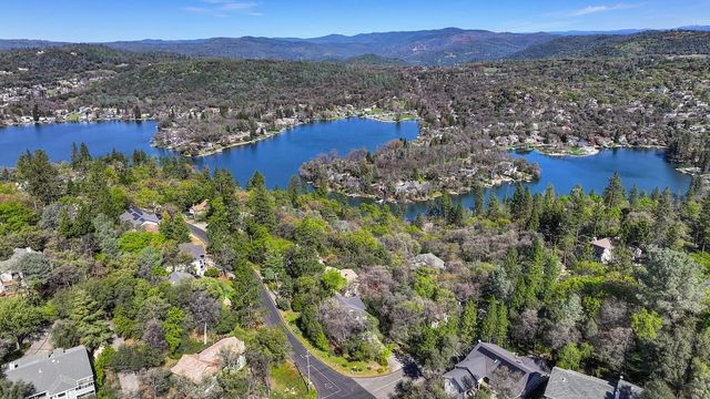 18572 Hummingbird Dr, Penn Valley, CA 95946