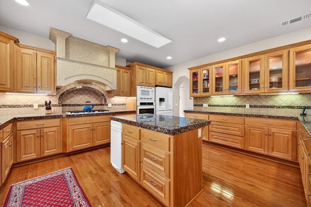 18572 Hummingbird Dr, Penn Valley, CA 95946