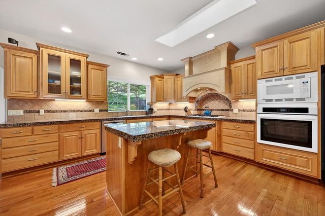 18572 Hummingbird Dr, Penn Valley, CA 95946