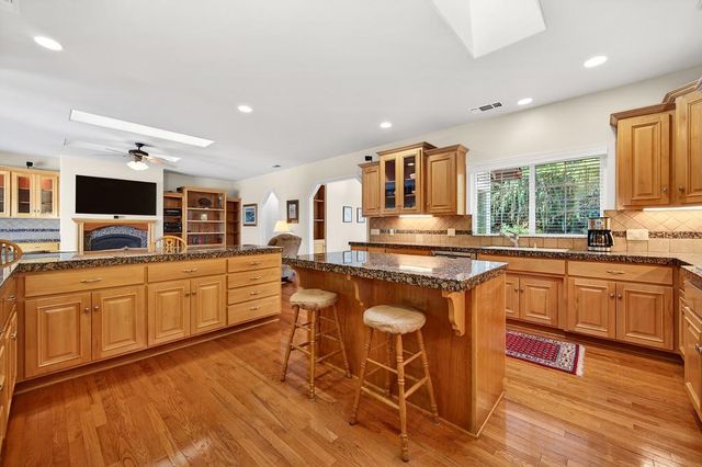 18572 Hummingbird Dr, Penn Valley, CA 95946