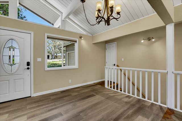 11969 Walnut Ct, Auburn, CA 95602