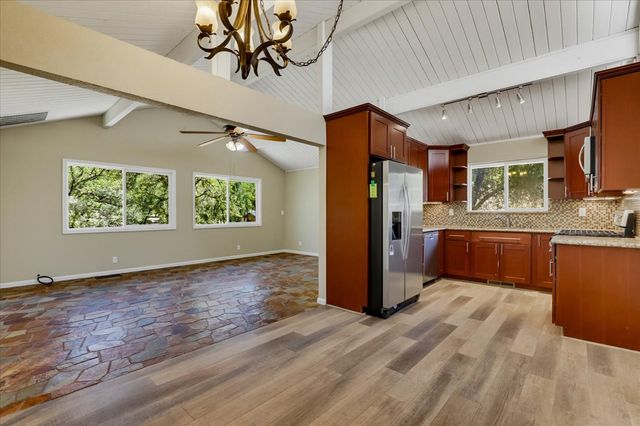 11969 Walnut Ct, Auburn, CA 95602