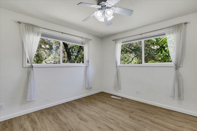 11969 Walnut Ct, Auburn, CA 95602