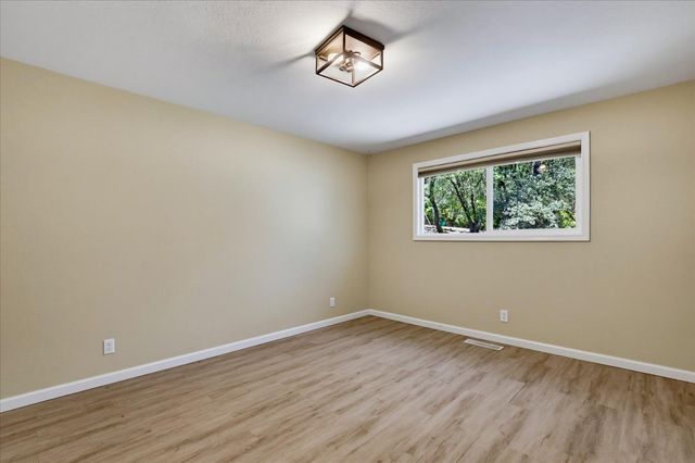 11969 Walnut Ct, Auburn, CA 95602