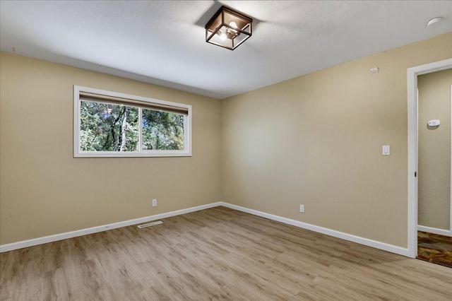 11969 Walnut Ct, Auburn, CA 95602