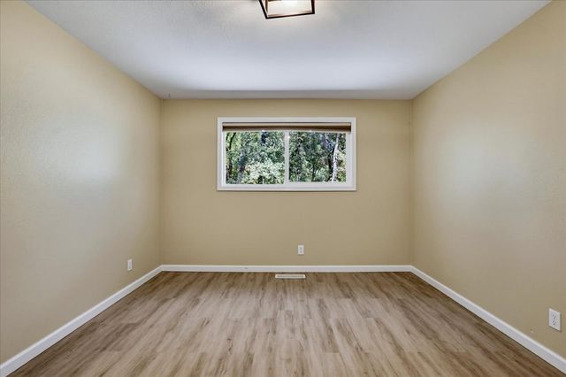 11969 Walnut Ct, Auburn, CA 95602