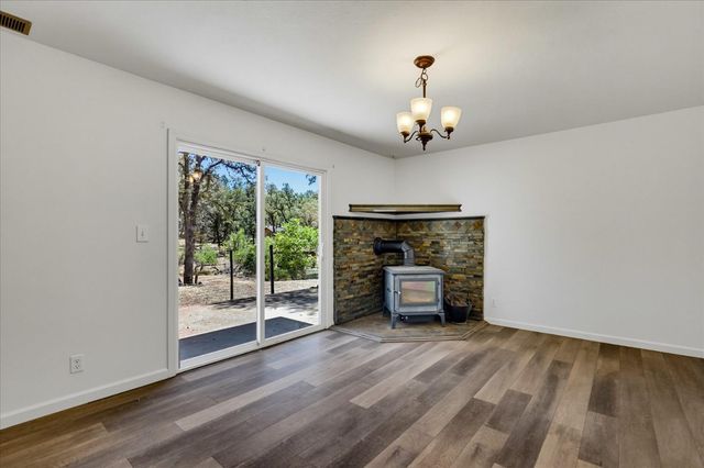 11969 Walnut Ct, Auburn, CA 95602
