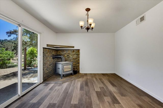 11969 Walnut Ct, Auburn, CA 95602