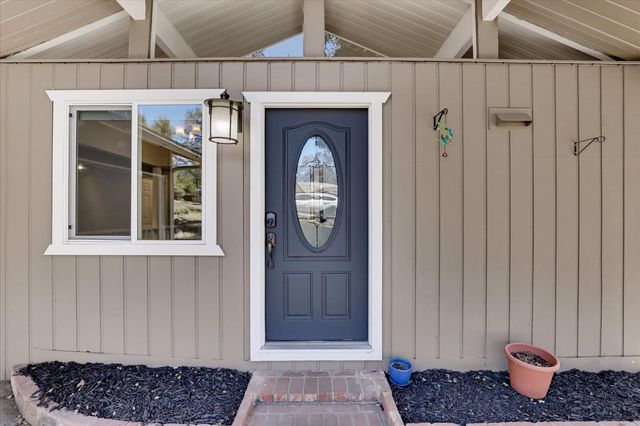 11969 Walnut Ct, Auburn, CA 95602