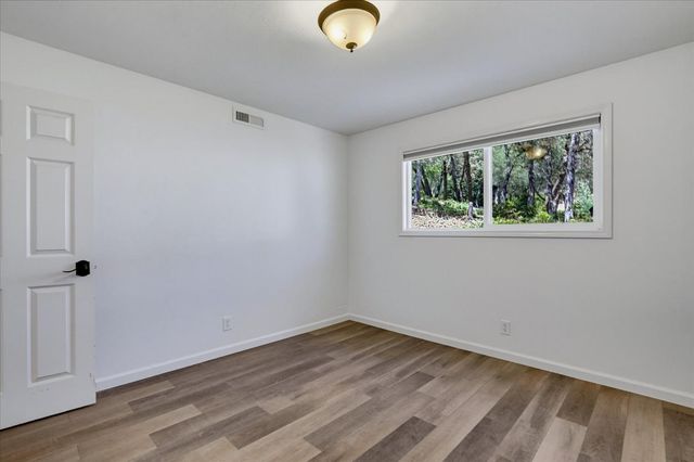 11969 Walnut Ct, Auburn, CA 95602
