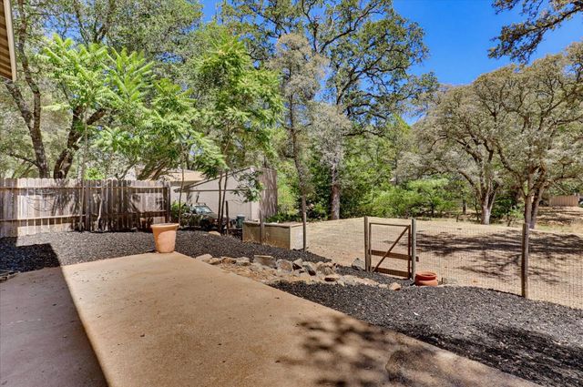 11969 Walnut Ct, Auburn, CA 95602