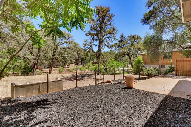 11969 Walnut Ct, Auburn, CA 95602