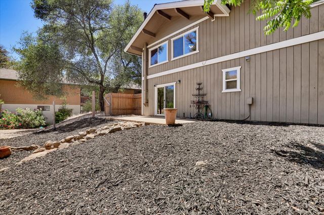 11969 Walnut Ct, Auburn, CA 95602