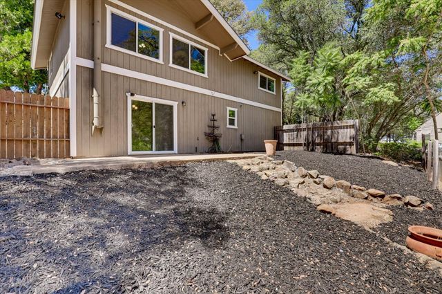 11969 Walnut Ct, Auburn, CA 95602