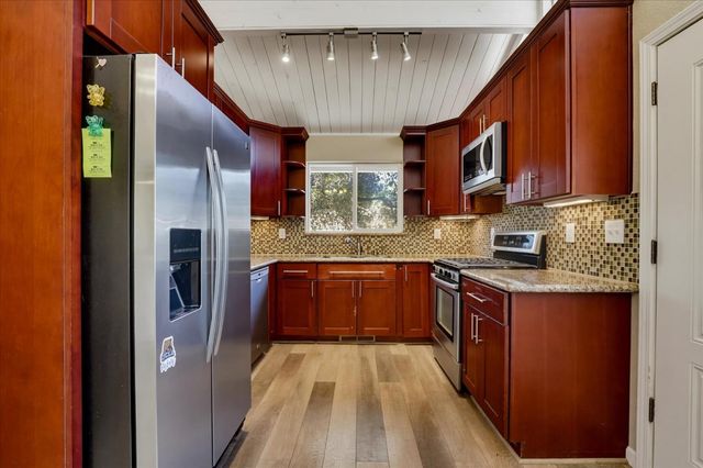 11969 Walnut Ct, Auburn, CA 95602