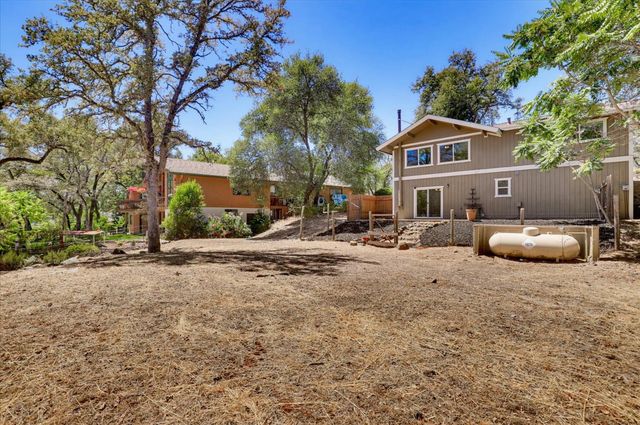 11969 Walnut Ct, Auburn, CA 95602