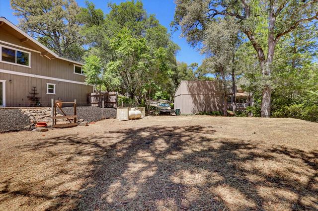 11969 Walnut Ct, Auburn, CA 95602